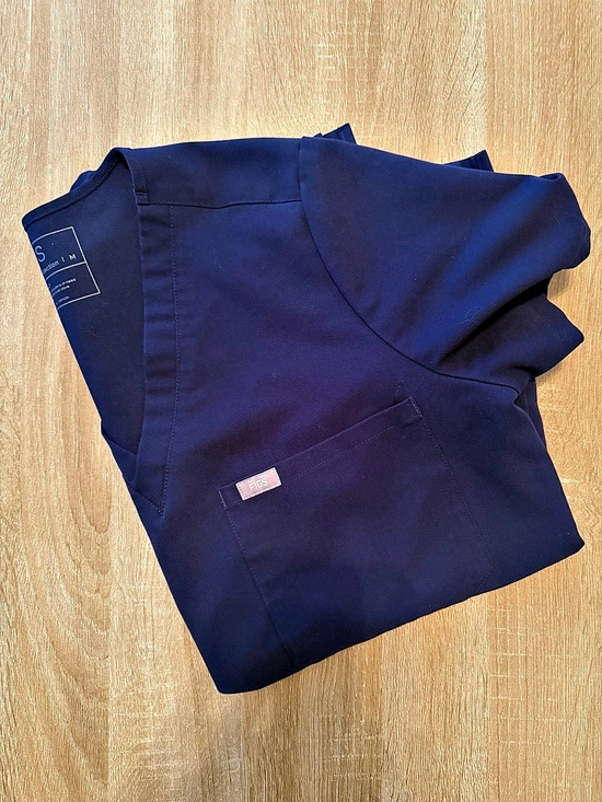 Figs Tops - FIGS Navy Catarina One-Pocket Scrub Top - M